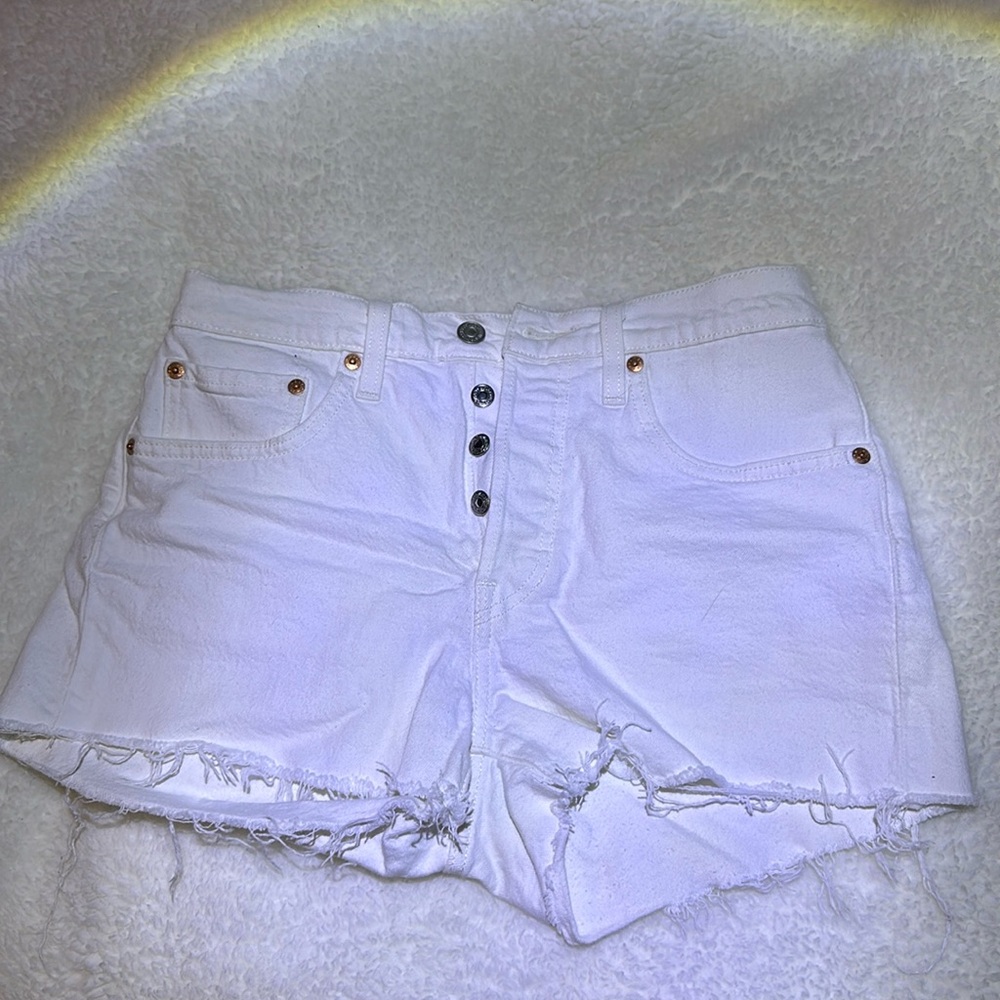 Levi’s Women’s High Rise Button Up White Shorts Size W27